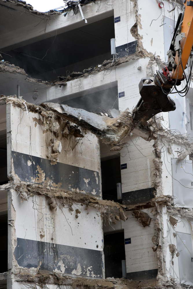 Demolição residencial e comercial