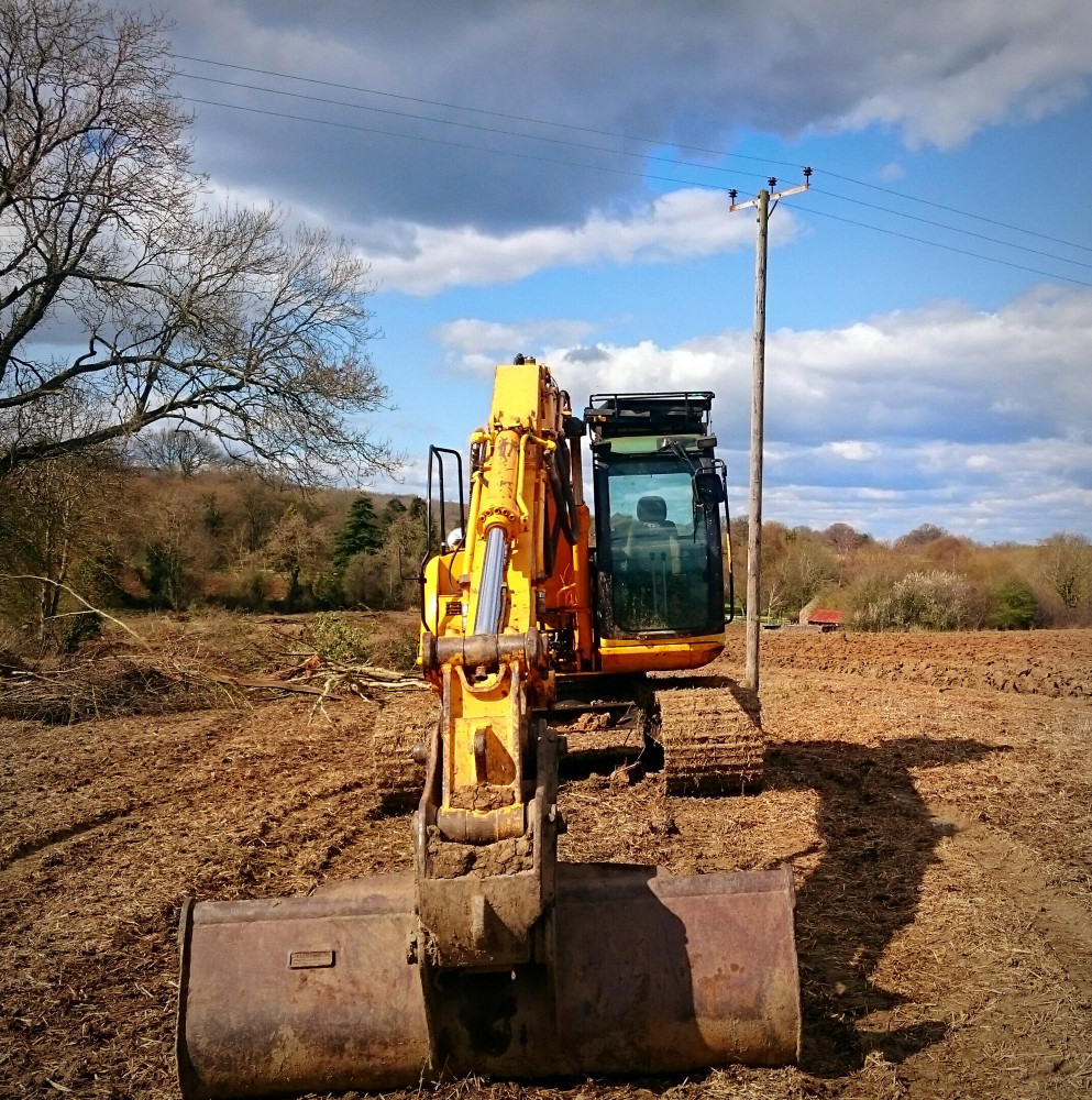 Terraplenagem e nivelamento do terreno